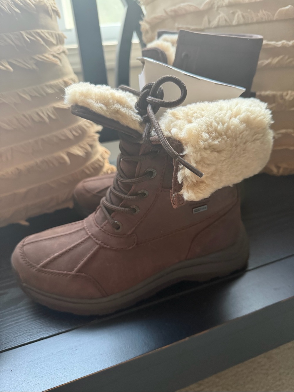 UGG Brown Lace-Up Winter Boots Cream Faux Fur Cuff new box is damaged size 6